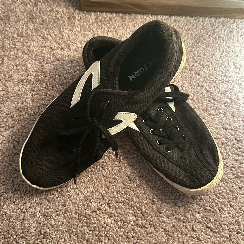 Tretorn sneakers! Size 9. Great condition.